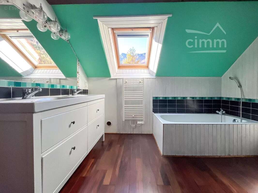 Maison à LA TERRASSE