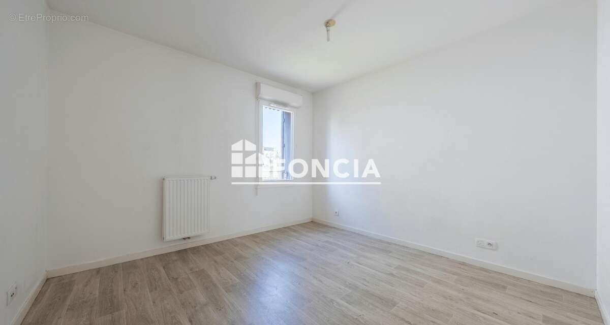 Spacieux T4 avec balcon à Lormont - photo 4