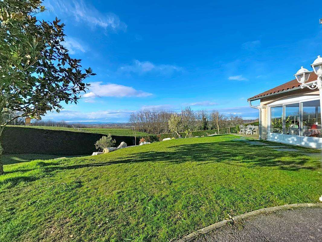 Maison à EYZIN-PINET