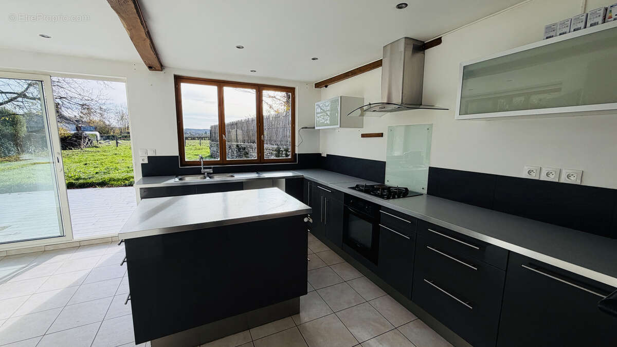 Maison 125m2 - trois chambre + mezzanine - jardin et dépendance - photo 5