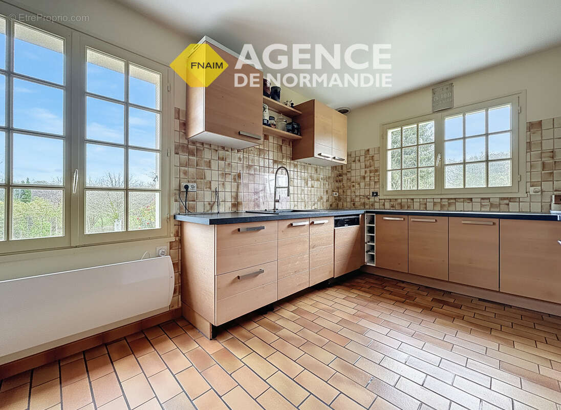 Maison à LA FERTE-FRENEL