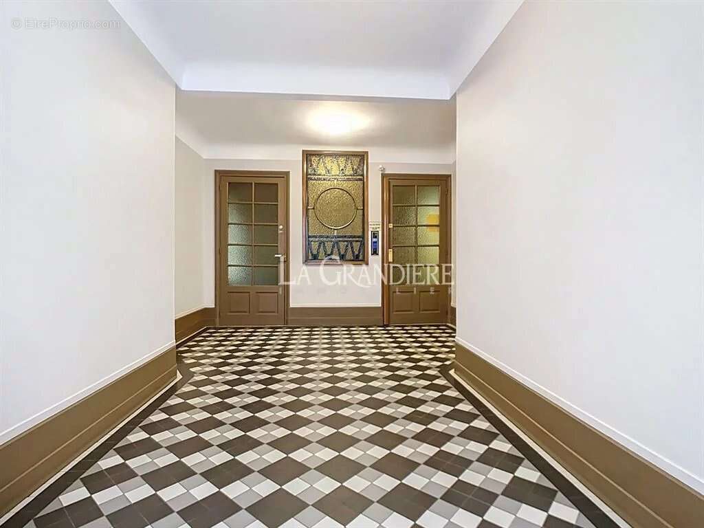 Appartement à PARIS-16E