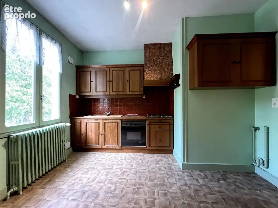 BAR LE DUC : Maison de ville 74 m² à rénover, 4 pièces, 2 chambres, garage, terrasse et jardin - photo 10