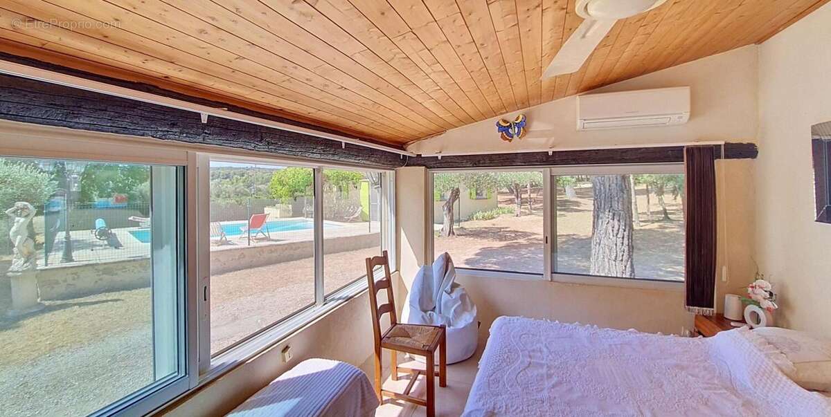 Maison avec dépendance, terrain 10 450m² - photo 13