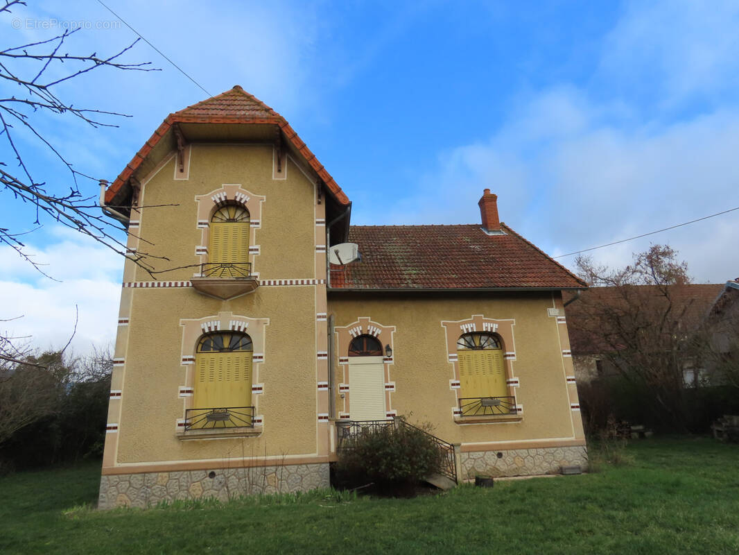 Maison à SAINT-BONNET-DE-ROCHEFORT