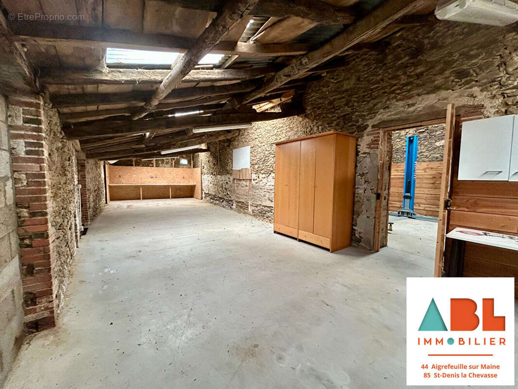 Grange de stockage avec eau et électricité - photo 6
