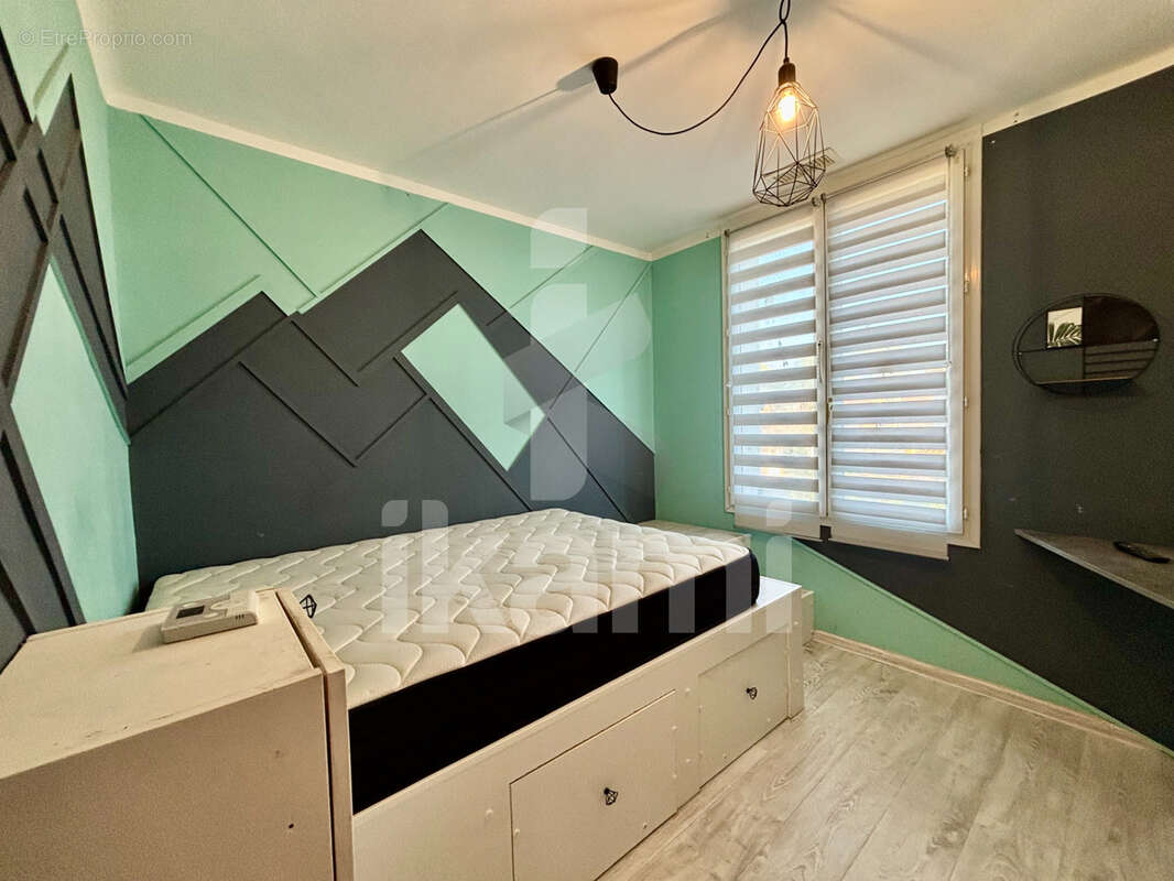 Maison à LAUDUN-L'ARDOISE