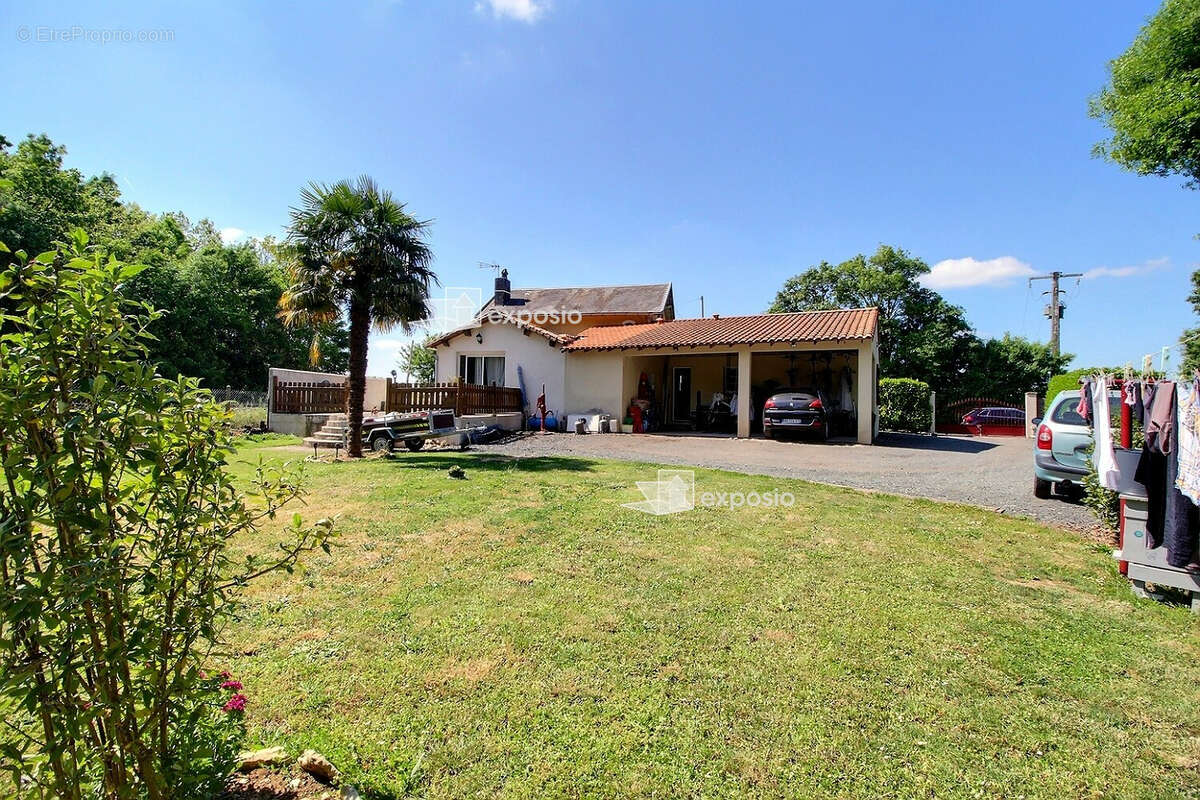 Maison à PRISSE-LA-CHARRIERE