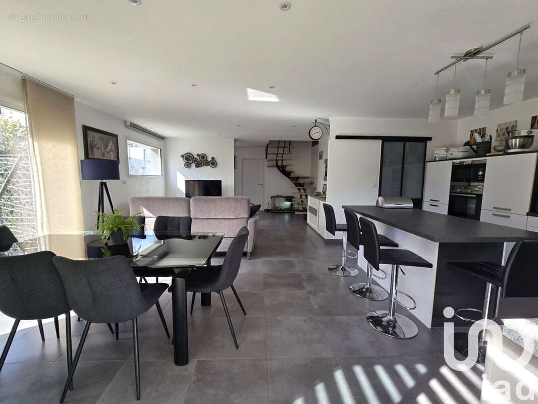 Photo 2 - Maison à MONTREUIL-JUIGNE