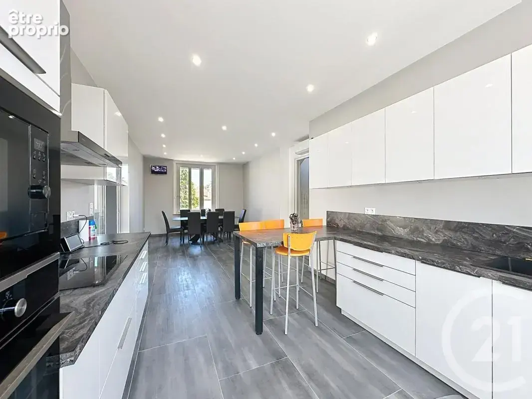 Maison 360 m² à Feyzin  - photo 12