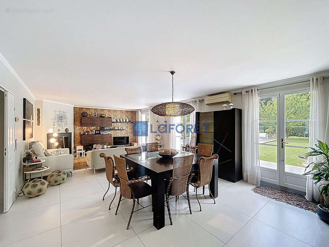 Maison à SAINT-PIERRE-DU-PERRAY