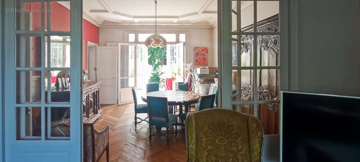 Maison à COURBEVOIE