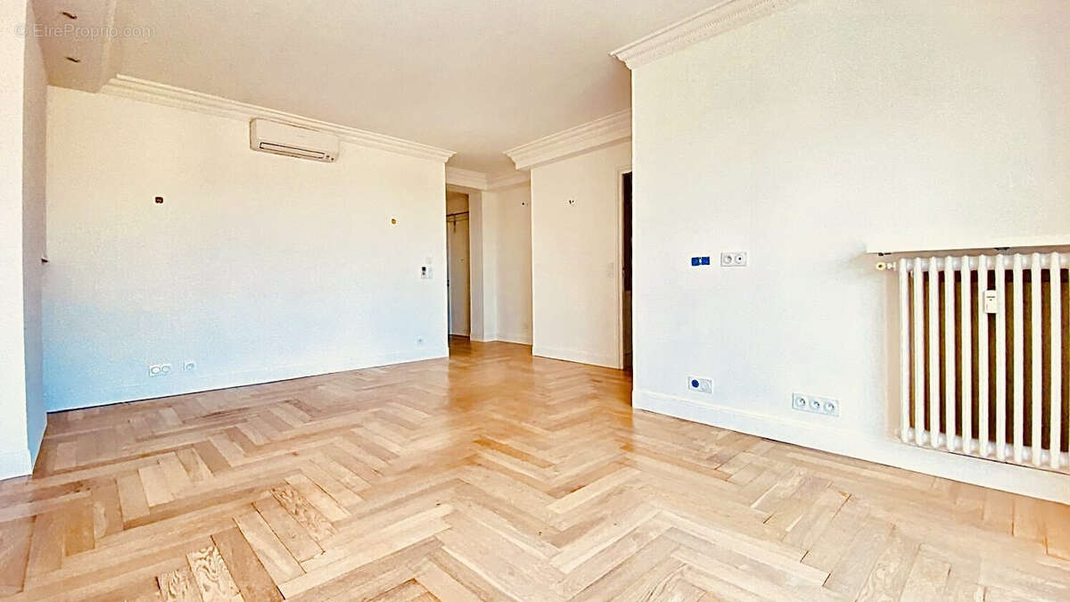 Séjour / Salle à manger - Appartement à NICE