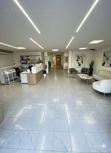 Local commercial de 319 M2 au Chaudron - photo 9