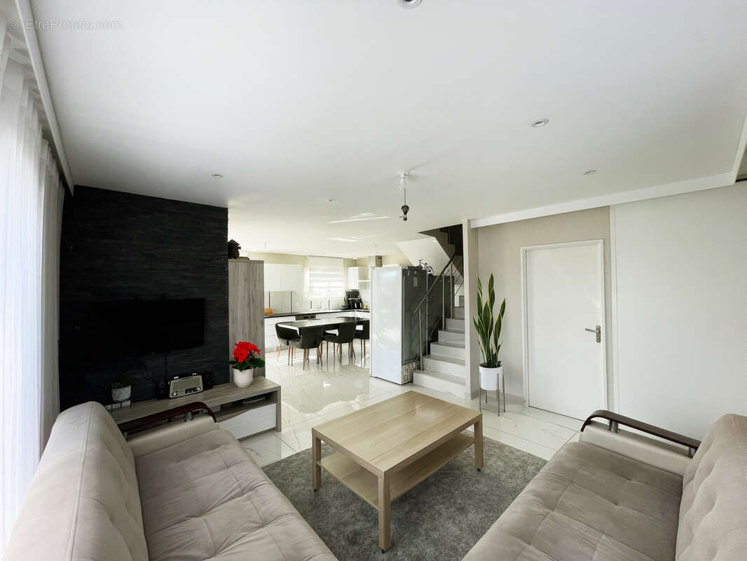 Maison à SALAISE-SUR-SANNE