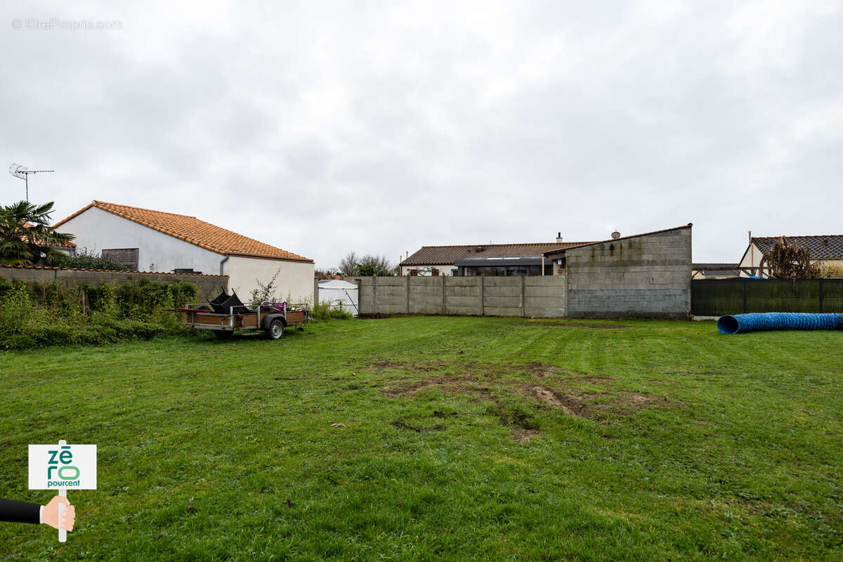 Terrain à MOUTIERS-SUR-LE-LAY
