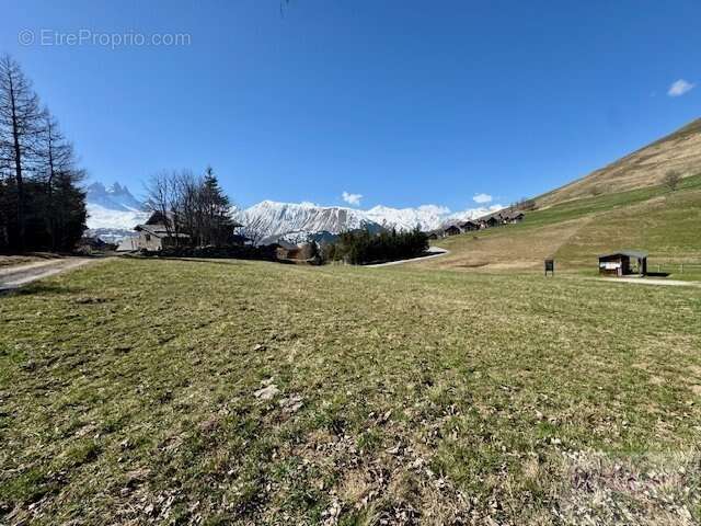 Terrain à ALBIEZ-MONTROND