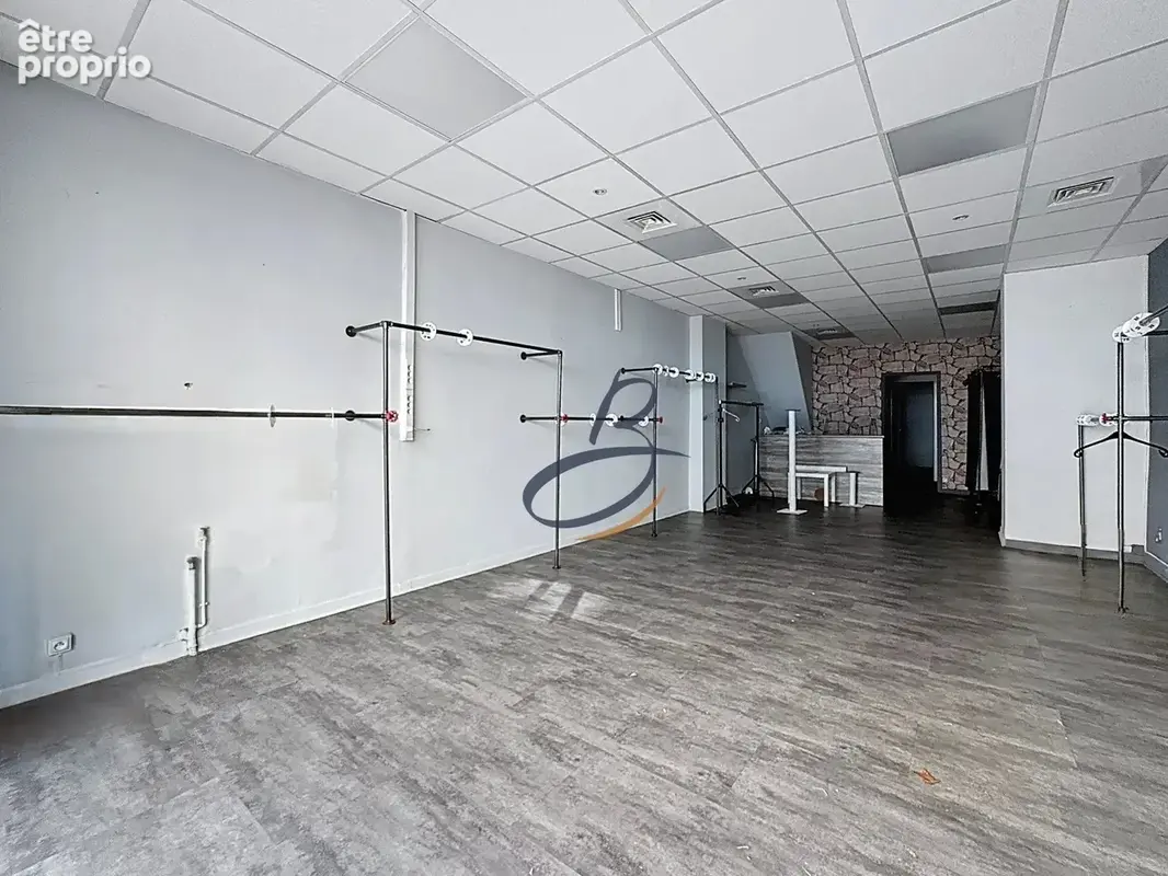 Vente Bureau-local Bourgoin-jallieu(38300) 110 000ï¿œ - photo 3