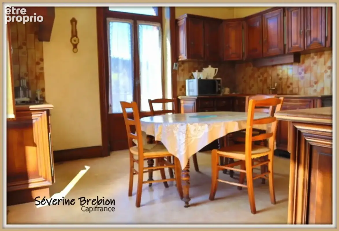 Ensemble immobilier avec une maison, 2 appartements loués, 2 garages, 3 ateliers à Chabreloche - photo 4