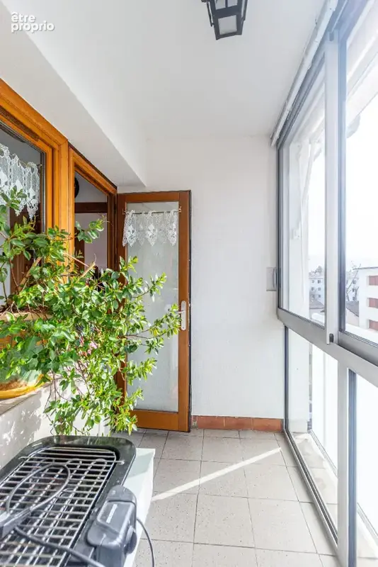 Agence immobiliere laforet - exclusivite - "coccinelle" - appartement t3 de 44,59m2 - veranda - cave - dernier etage - dpe d - r - photo 5
