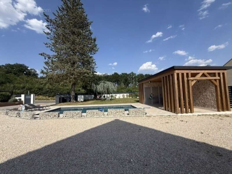 Maison familiale rénovée avec prestations haut de gamme – DPE A – Piscine chauffée– Environnement privilégié  - photo 16