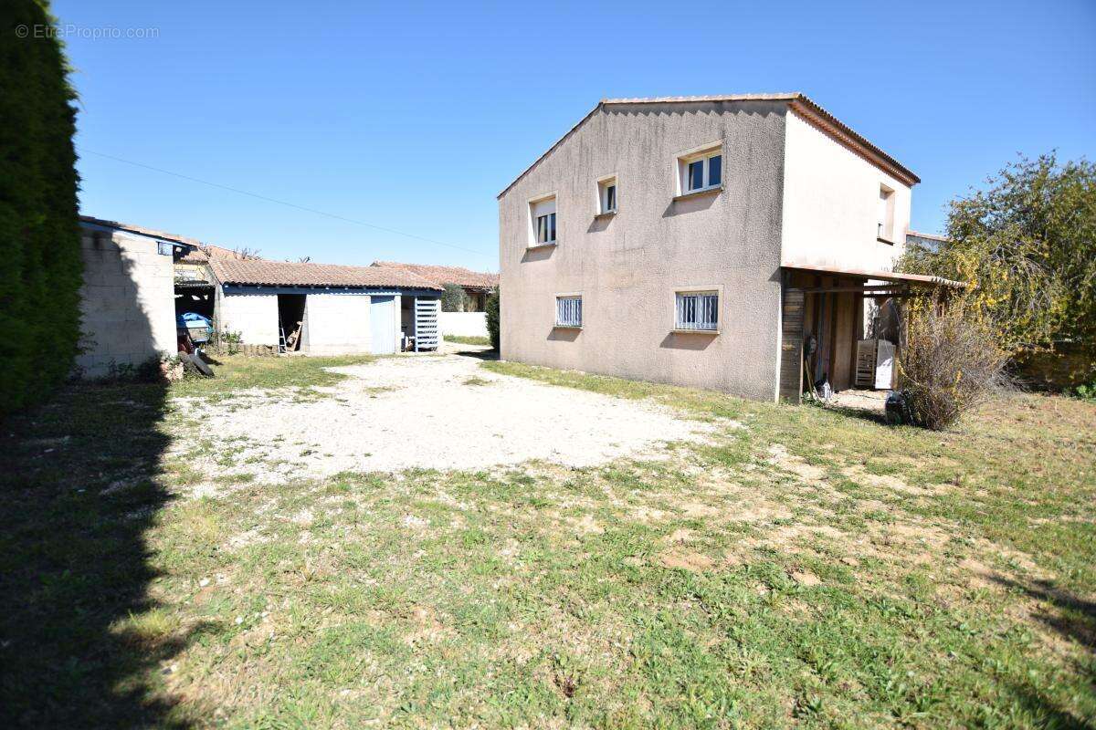 Maison à LAUDUN-L'ARDOISE