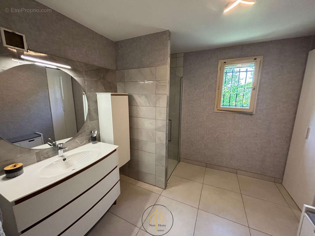 Maison 3 chambres, piscine, garage, terrain clos et arbore - photo 8