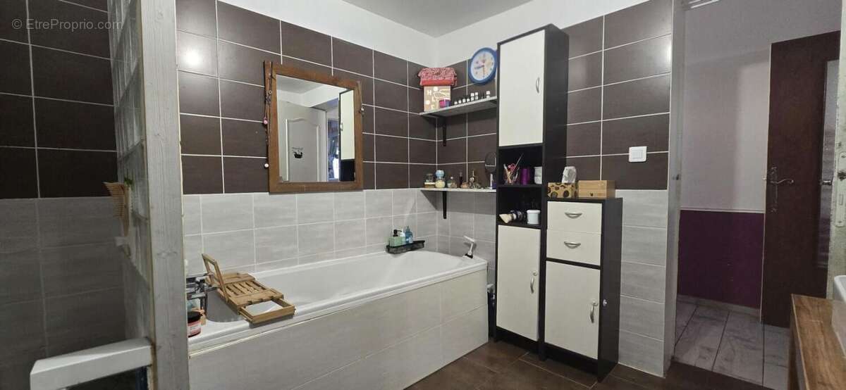Maison en pierre 146m² rénovée situé à Frasne-le-Château - photo 13