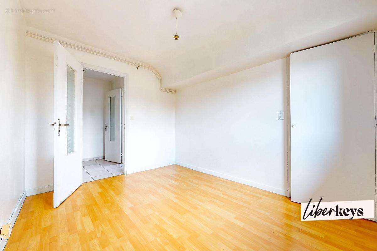 A vendre - Appartement deux pièces avec fort potentiel - rue Marius Ferrero - 74000 ANNECY - photo 8