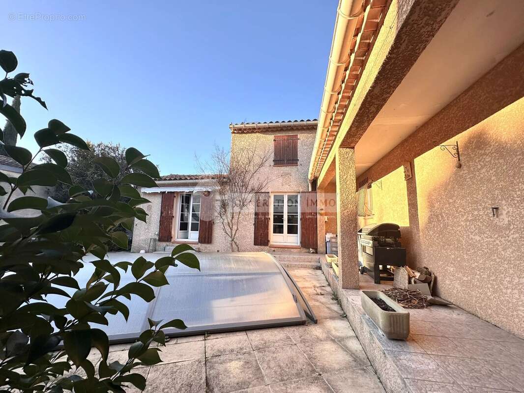 Maison à FONTVIEILLE