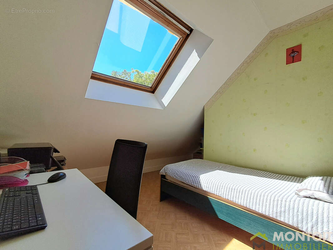 Maison 7 pieces - 160m2 - 5 chambres - garage double - jardin - proche toutes commodites - photo 17