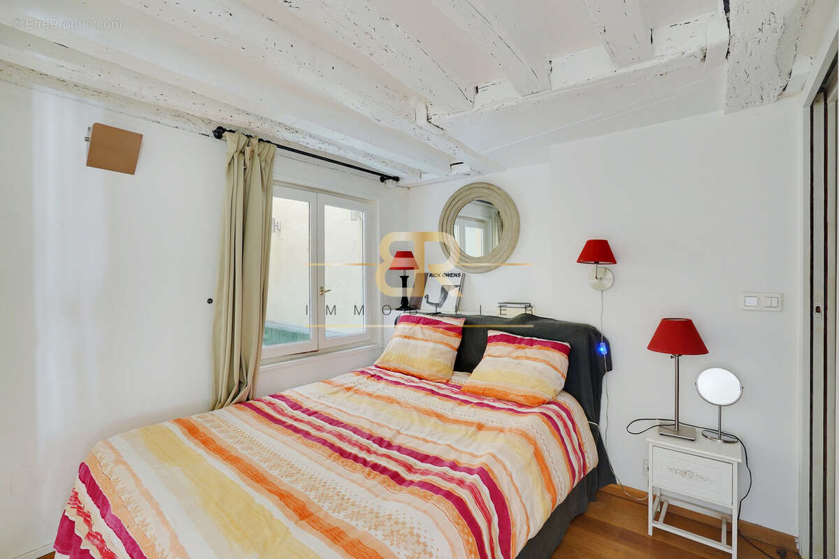 Appartement à PARIS-1E