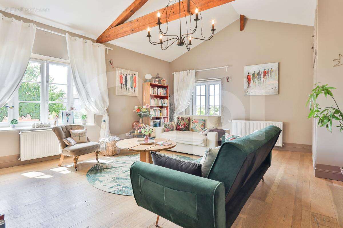 Ouest Lyonnais - Maison pleine de personnalité avec piscine – 169 m² - photo 10