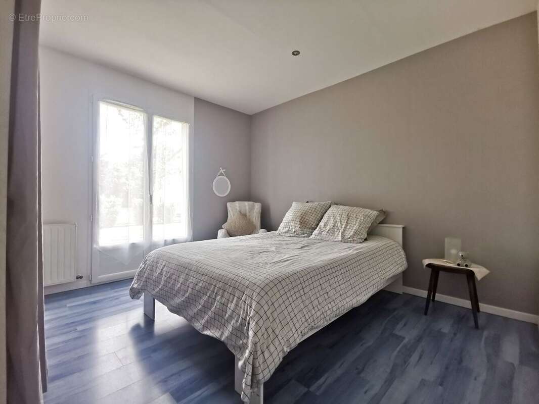 Maison à SAINT-SEBASTIEN-DE-MORSENT