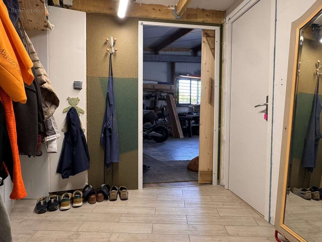 Maison 267 m² à Ambon  - photo 7