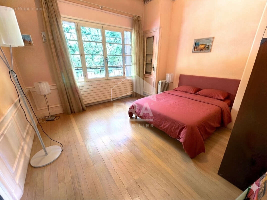 Maison familiale de 280 m² en hyper-centre d'Ecully, T2 indépendant - photo 10