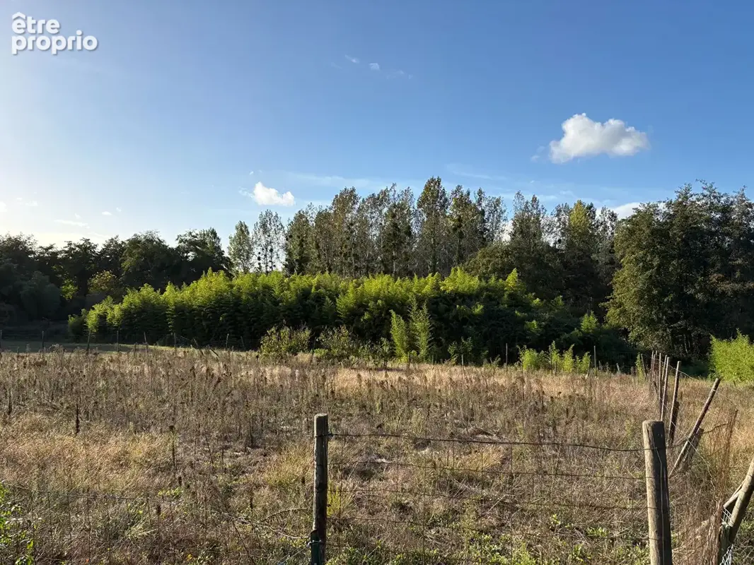 Terrain à CARCARES-SAINTE-CROIX