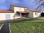 Maison à SAINTE-NEOMAYE