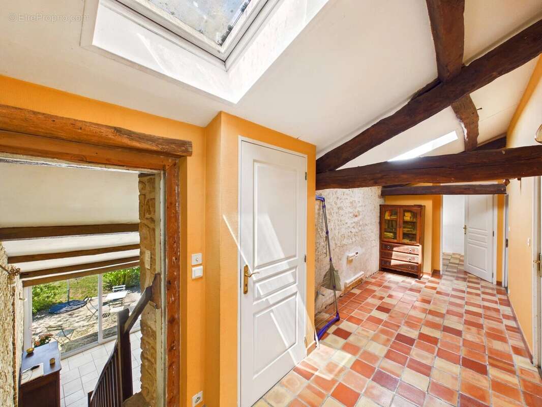 Propriété de caractère exceptionnelle avec appartement indépendant, potentiel gîte, garages et grand hangar - photo 9