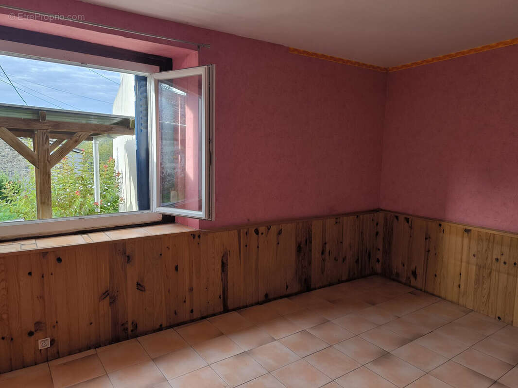 Maison 62 m² à Roumazieres-Loubert  - photo 3