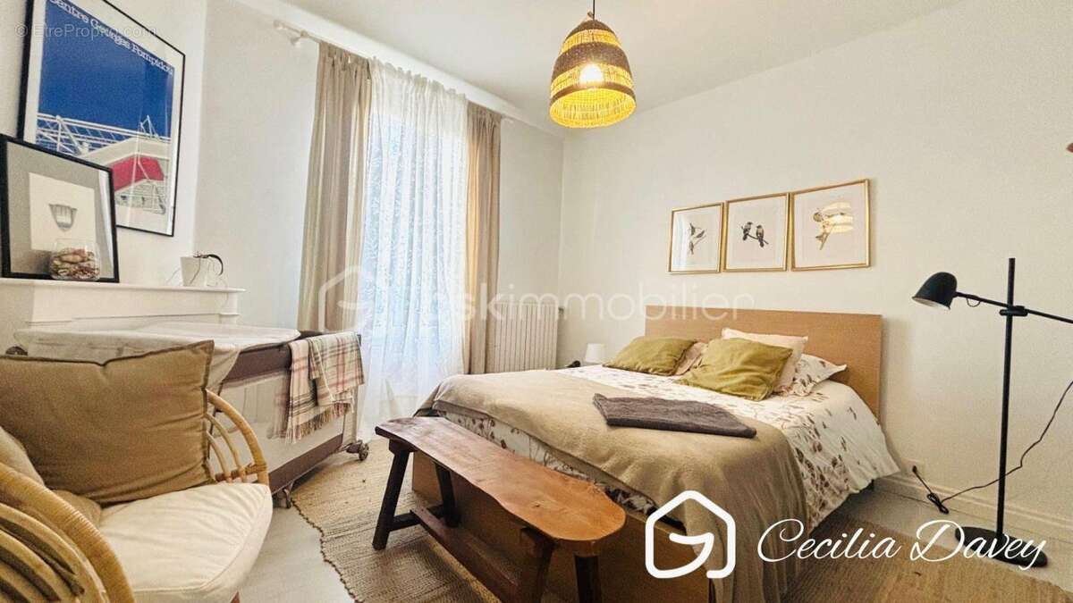 Maison à VILLENEUVE-SUR-YONNE