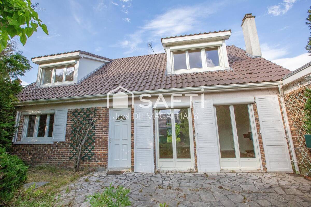 Photo 1 - Maison à LE MESNIL-SAINT-DENIS