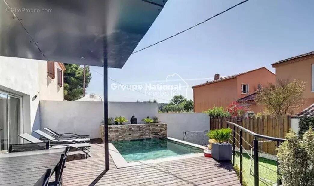 Maison à LE CASTELLET