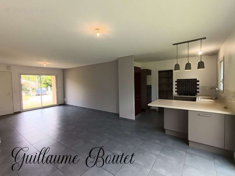 Maison à SAINT-CHRISTOLY-DE-BLAYE