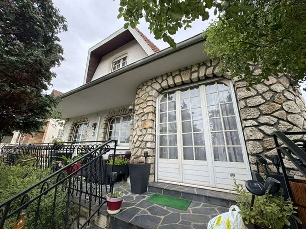 Maison à SARTROUVILLE