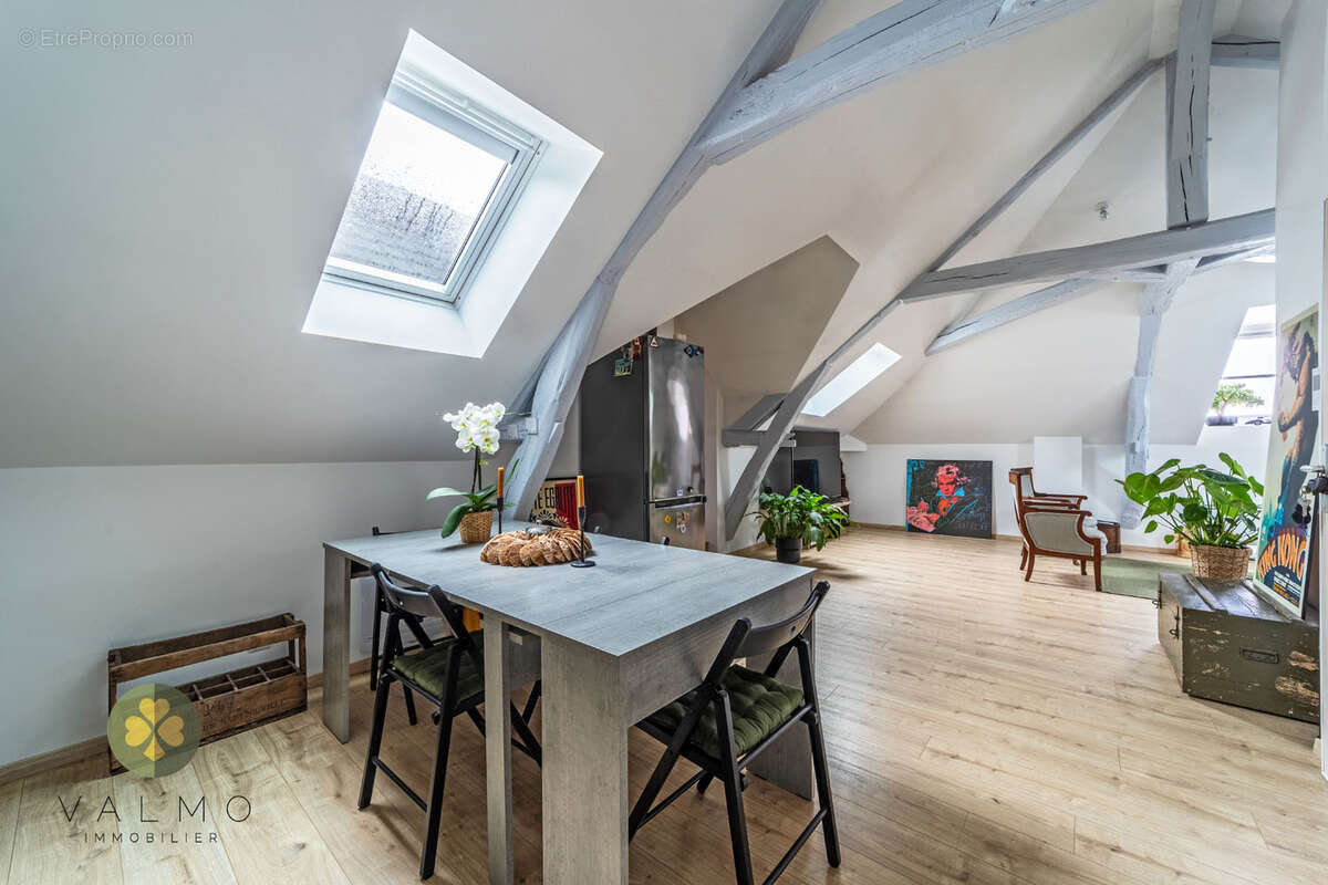 Appartement à NEAUPHLE-LE-CHATEAU