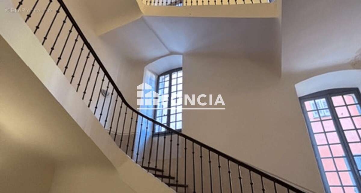 GRASSE centre historique , rare appartement de 1900 de 59m2 dans immeuble classé - photo 3