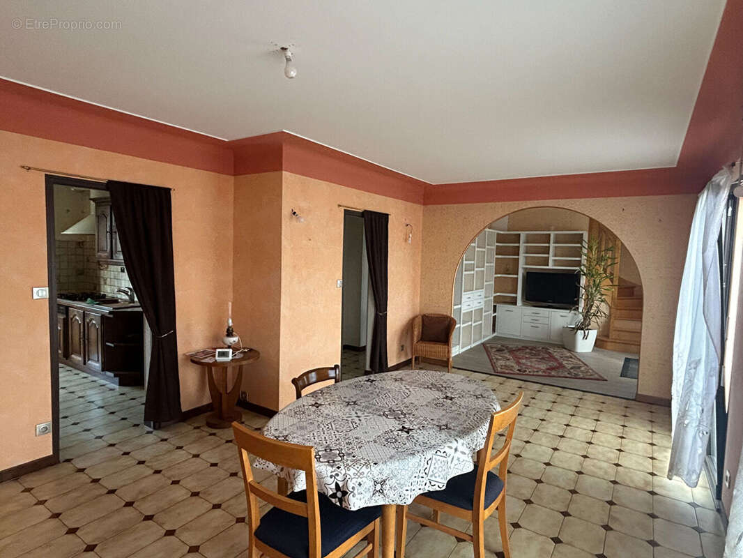 Maison à RACHECOURT-SUR-MARNE