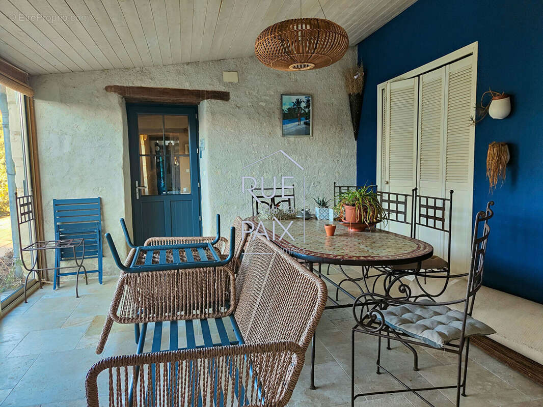 Maison à SAINT-GENEST-D'AMBIERE