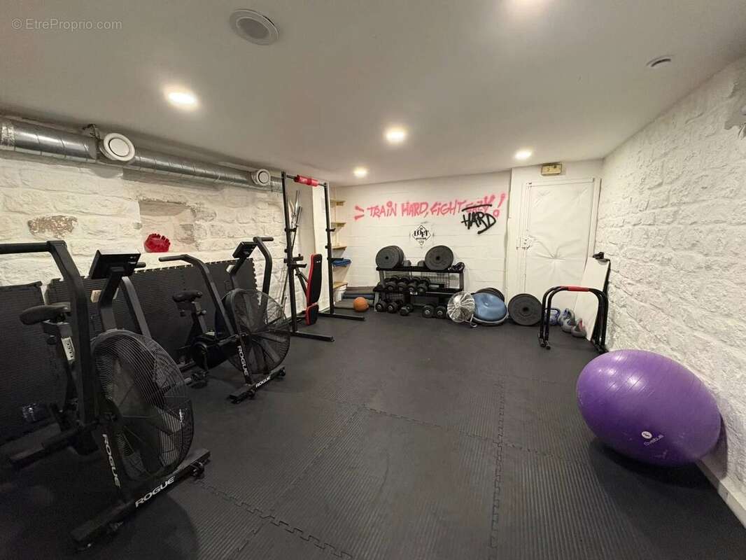 Commerce à PARIS-11E